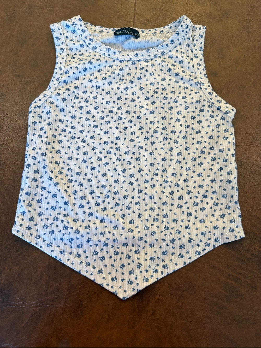 CHIC2CHIC Kid’s Tank Top M White Blue Floral Knit Stretch Sleeveless